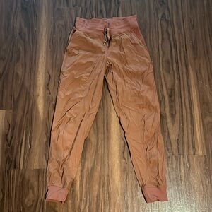 Lululemon dance studio jogger size 6